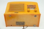 Deco FADA 5F50 Catalin Radio In Beautiful Yellow and Onyx